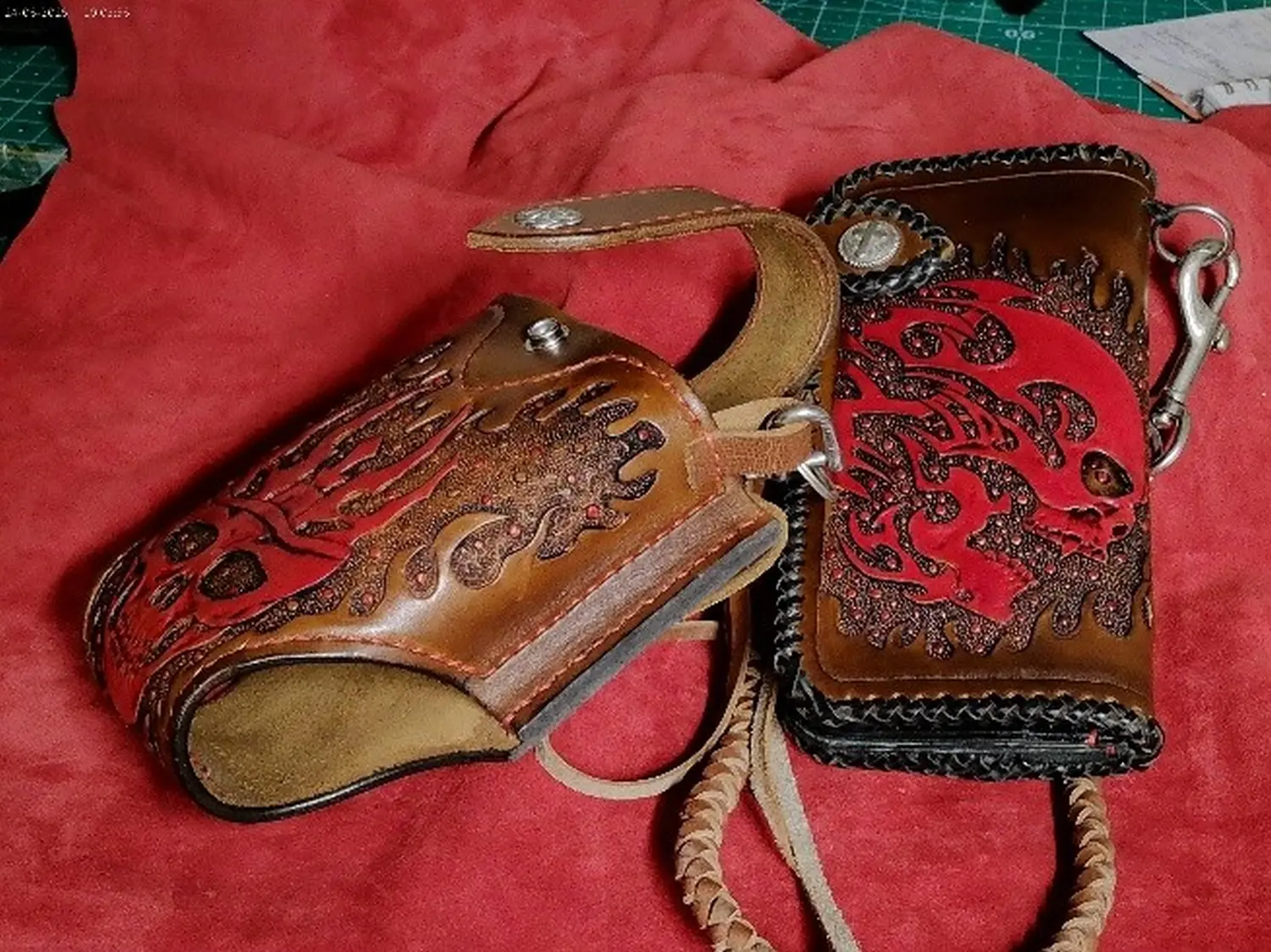 Da Leder Klopfa -  2 Biker Gürtel Geldbörse mit Holster, Rot aus Rinderleder, Holsterkette aus geflochtenen Bisonleder.